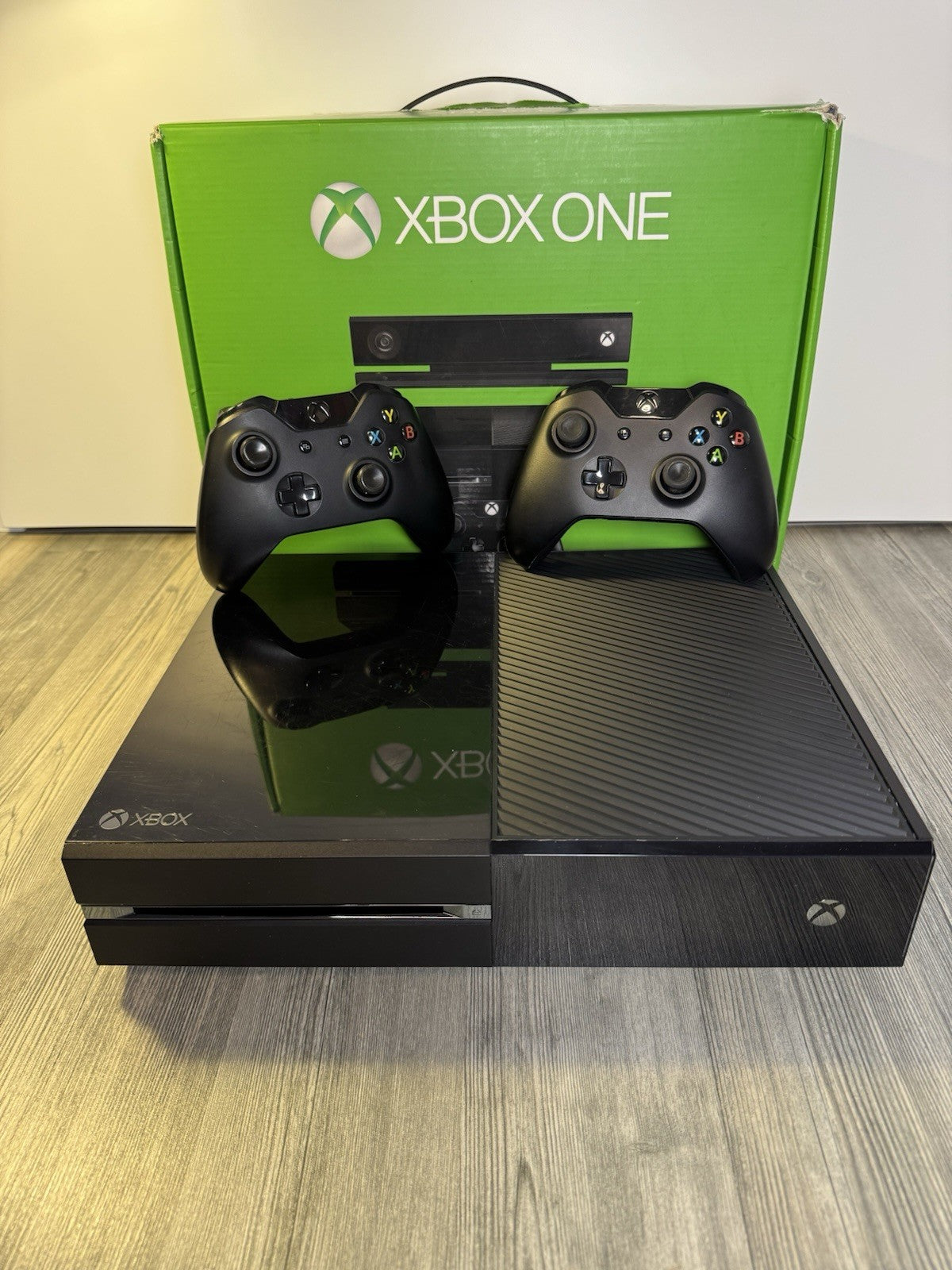 Microsoft Xbox One | Schwarz | 2 Controller + Original Box | Zustand A