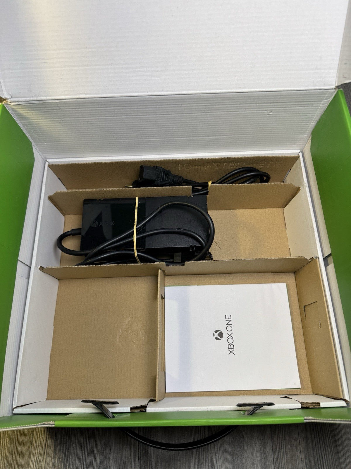 Microsoft Xbox One | Schwarz | 2 Controller + Original Box | Zustand A