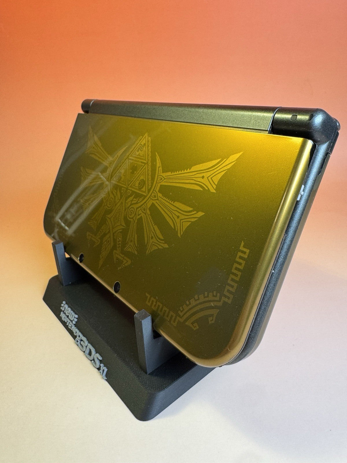 Nintendo New 3DS XL | Hyrule Edition | Top IPS | Refurbished | Zustand A | OVP