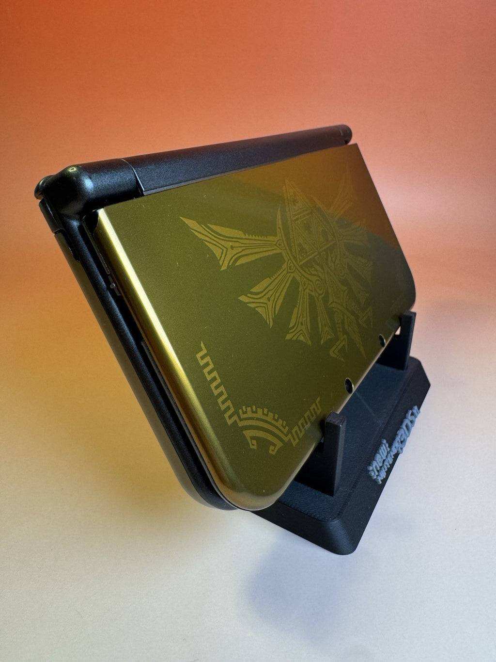 Nintendo New 3DS XL | Hyrule Edition | Top IPS | Refurbished | Zustand A | OVP
